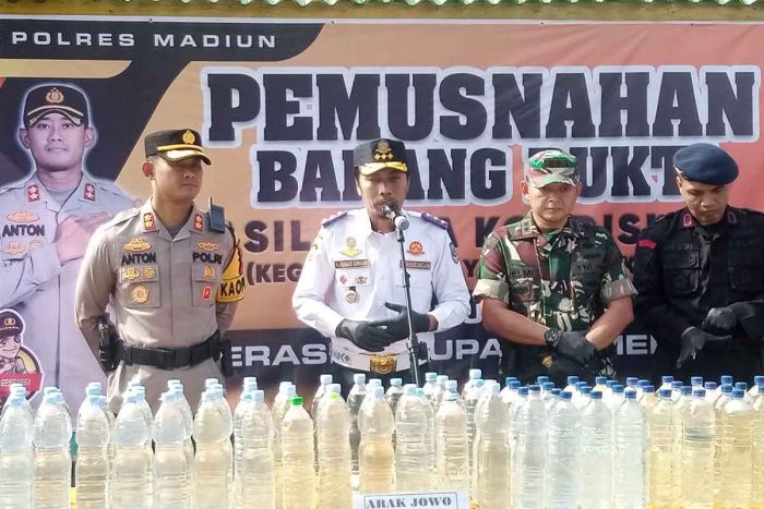 ​Bupati Bersama Forkopimda Madiun Musnahkan Barang Bukti Usai Apel Pasukan