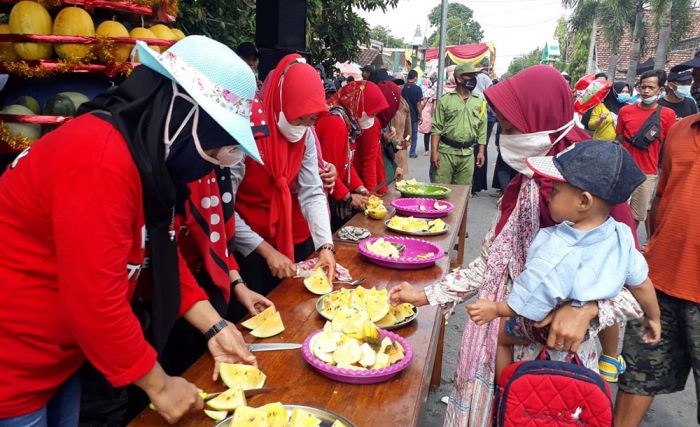 Panen Melimpah, Panitia Festival Buah di Lamongan Siapkan 7 Ton Buah Secara Gratis Panen Melimpah, Panitia Festival Buah di Lamongan Siapkan 7 Ton Buah Secara Gratis