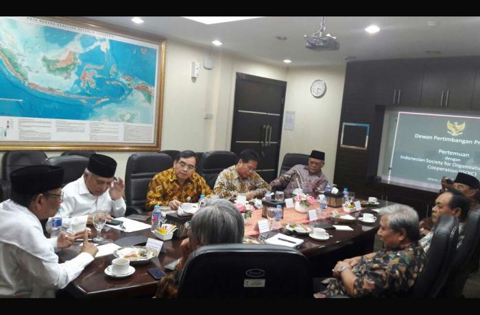 KH. Hasyim Muzadi Terima Kunjungan Mantan Dubes Timur Tengah KH. Hasyim Muzadi Terima Kunjungan Mantan Dubes Timur Tengah