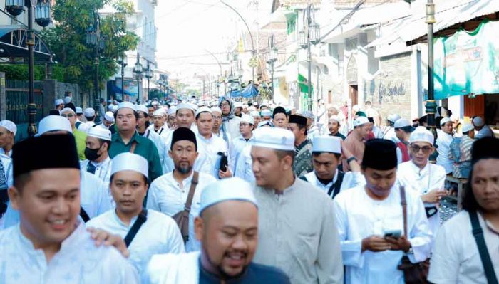 Haul Habib Abu Bakar, Jemaah dari Penjuru Indonesia dan LN Berjubel di Areal Makam Haul Habib Abu Bakar, Jemaah dari Penjuru Indonesia dan LN Berjubel di Areal Makam