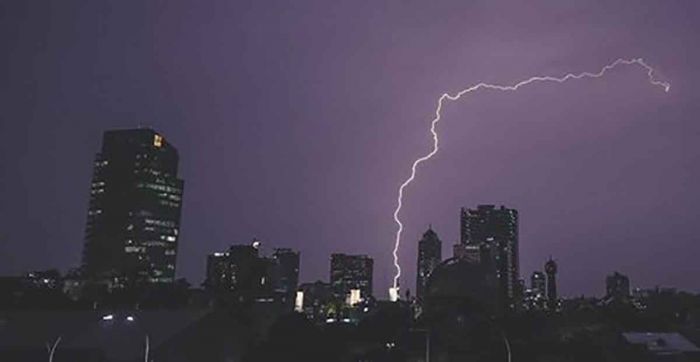 BMKG Juanda: Waspadai Cuaca Ekstrem di 23 Wilayah Jawa Timur hingga 5 November 2025