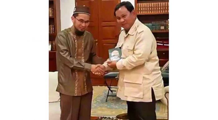 Dapat Ucapan Selamat, Ustadz Adi Hidayat Bantah Gantikan Gus Miftah Jadi Stafsus Presiden Dapat Ucapan Selamat, Ustadz Adi Hidayat Bantah Gantikan Gus Miftah Jadi Stafsus Presiden