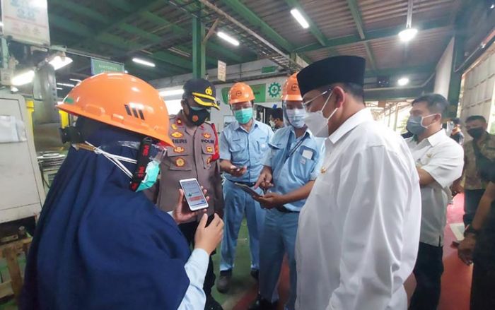 Disidak Pj Bupati Sidoarjo, Industri Diminta Tambah Fasilitas Prokes Disidak Pj Bupati Sidoarjo, Industri Diminta Tambah Fasilitas Prokes