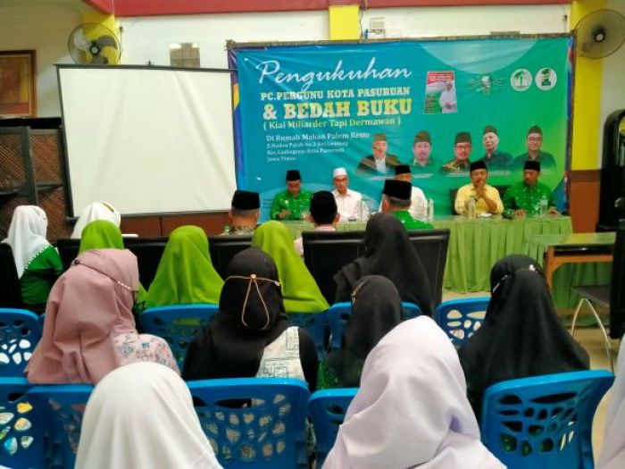 Takut Melamar Gadis karena Gaji Kecil, Peserta Bedah Buku di Pasuruan Ingin Kaya Seperti Kiai Asep Takut Melamar Gadis karena Gaji Kecil, Peserta Bedah Buku di Pasuruan Ingin Kaya Seperti Kiai Asep