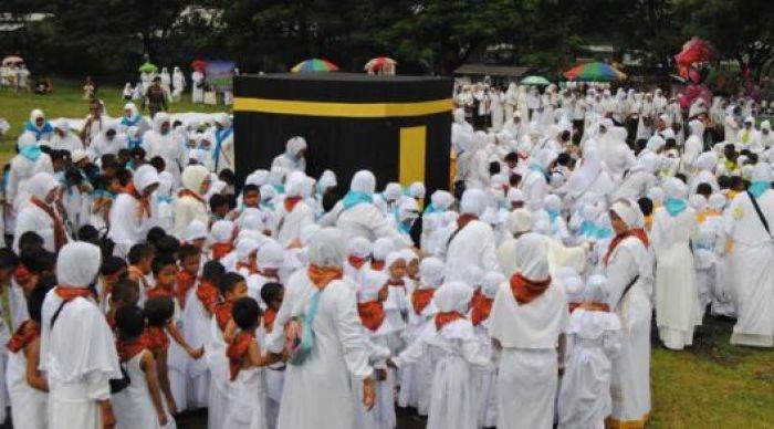 Ratusan Siswa-Siswi TK di Sidoarjo Belajar Manasik Haji Cilik Ratusan Siswa-Siswi TK di Sidoarjo Belajar Manasik Haji Cilik