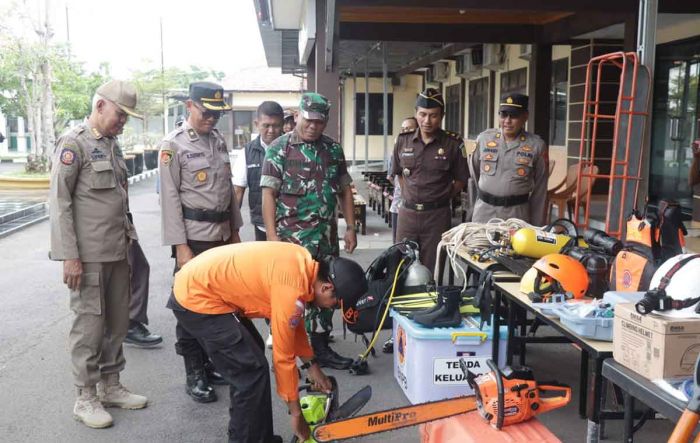 Petugas Gabungan di Sampang Siaga Hadapi Bencana Hidrometeorologi Petugas Gabungan di Sampang Siaga Hadapi Bencana Hidrometeorologi