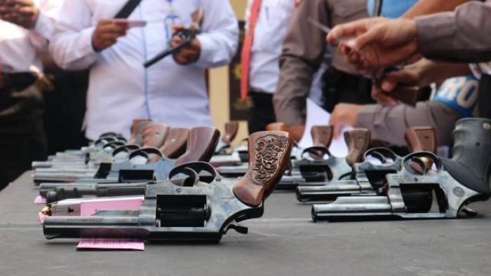 Empat Senpi Milik Anggota Polres Blitar Ditarik Karena Izinnya Habis Empat Senpi Milik Anggota Polres Blitar Ditarik Karena Izinnya Habis