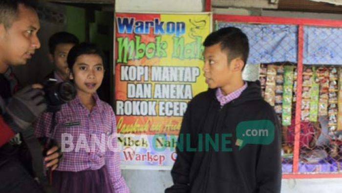 <i>Cangkruk</i> di Warung Saat Jam Belajar, Belasan Pelajar di Kediri Dijaring Satpol PP <i>Cangkruk</i> di Warung Saat Jam Belajar, Belasan Pelajar di Kediri Dijaring Satpol PP