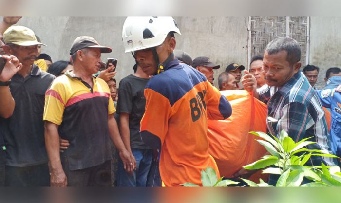 Evakuasi Korban Ceburkan Diri ke Dalam Sumur Berlangsung Dramatis, Warga Lantunkan Doa Evakuasi Korban Ceburkan Diri ke Dalam Sumur Berlangsung Dramatis, Warga Lantunkan Doa