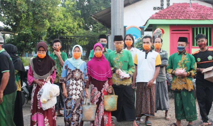 Komisariat IPNU-IPPNU MA NU Petung Berbagi Masker Cegah Sebaran COVID-19