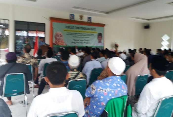 Kiai Asep Kumpulkan Alumni Amanatul Ummah di Banyuwangi untuk Menangkan Khofifah-Emil Kiai Asep Kumpulkan Alumni Amanatul Ummah di Banyuwangi untuk Menangkan Khofifah-Emil