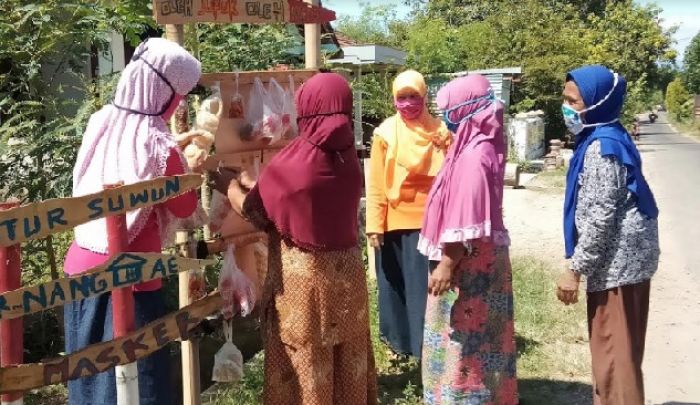 ​Inspiratif, Warga Desa Plalangan Gantungkan Sembako Gratis untuk Warga Terdampak Covid-19