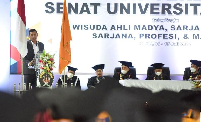 Hadiri Wisuda Universitas Kadiri, Mas Abu Ajak Wisudawan Kolaborasi Ciptakan Pekerjaan