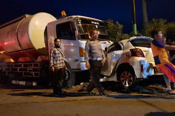 Laka Lantas Truk Molen vs Toyota Yaris di Widang Tuban, 1 Orang Tewas