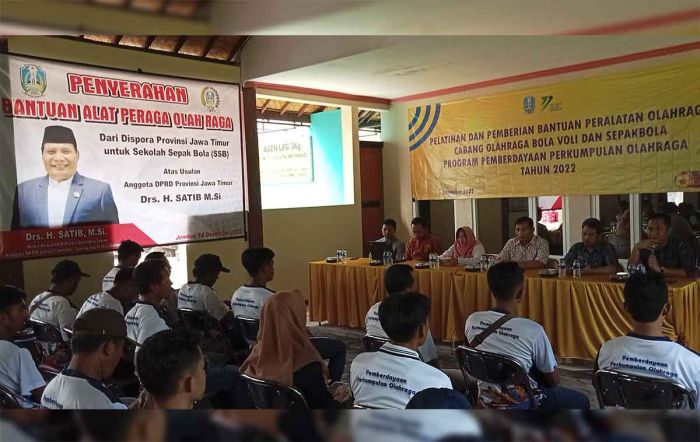 Anggota DPRD Jatim ini Dukung Persepakbolaan di Indonesia Anggota DPRD Jatim ini Dukung Persepakbolaan di Indonesia