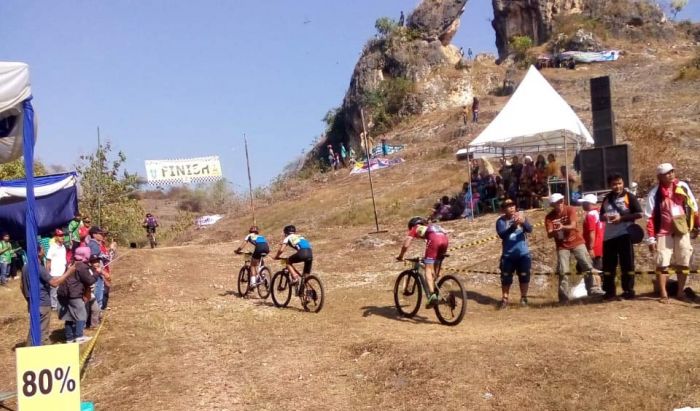 Tuan Rumah Tuban Gagal Raih Medali di Cabor Balap Sepeda MTB XC Tuan Rumah Tuban Gagal Raih Medali di Cabor Balap Sepeda MTB XC