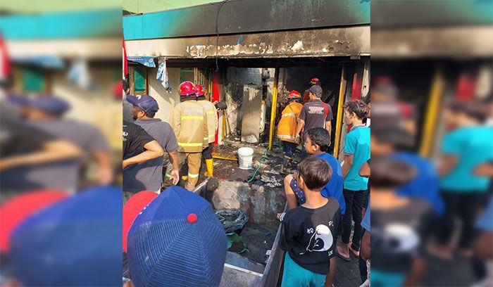 Pom Mini di Waru Sidoarjo Terbakar Pom Mini di Waru Sidoarjo Terbakar