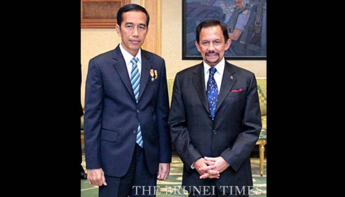 Lupa Pasang Kancing, Jas Jokowi Jadi Perbincangan Lupa Pasang Kancing, Jas Jokowi Jadi Perbincangan