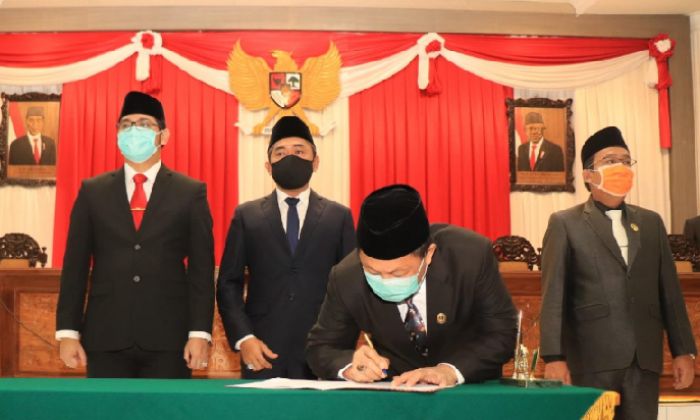 DPRD Kota Pasuruan Resmi Berhentikan Setiyono sebagai Wali Kota DPRD Kota Pasuruan Resmi Berhentikan Setiyono sebagai Wali Kota