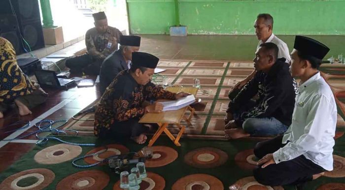 Kantah Kabupaten Pasuruan Teken Akta Wakaf Massal di Desa Wonosari