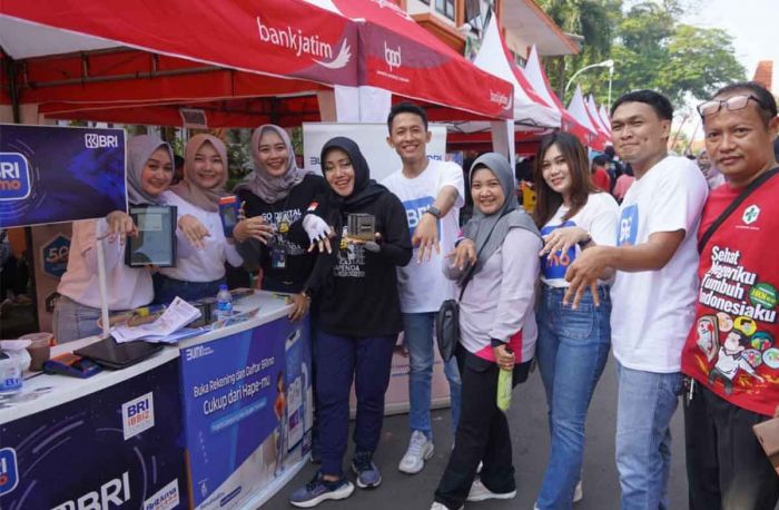 Bupati Mojokerto Jadi Pelopor Pembayaran Pajak Nontunai Bupati Mojokerto Jadi Pelopor Pembayaran Pajak Nontunai
