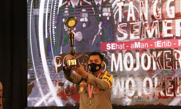 Gelar Hipnoterapi Tangguh Semeru Secara Massal, Polres Mojokerto Raih Penghargaan Rekor dari Leprid Gelar Hipnoterapi Tangguh Semeru Secara Massal, Polres Mojokerto Raih Penghargaan Rekor dari Leprid