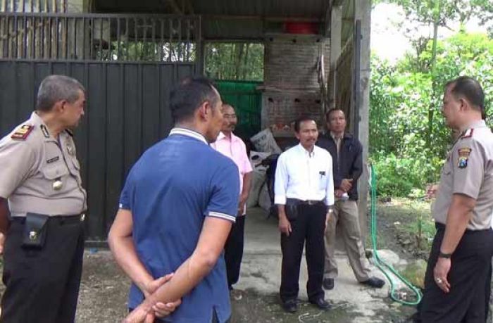 Kandang Ayam di Desa Bancar Diprotes Warga, Kapolres Ponorogo Turun Tangan Kandang Ayam di Desa Bancar Diprotes Warga, Kapolres Ponorogo Turun Tangan