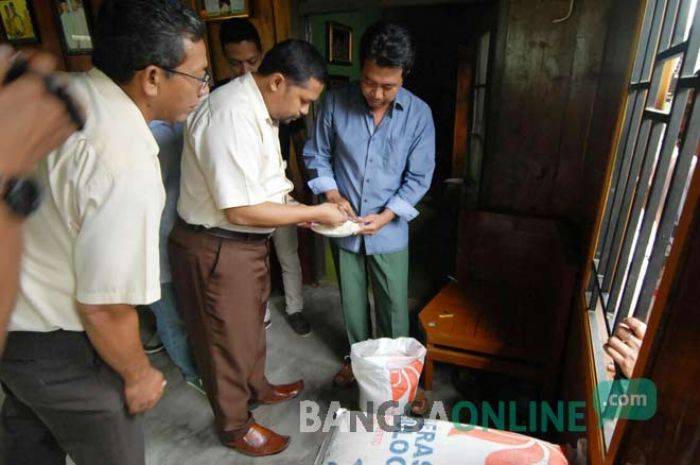 503 Karung Raskin Kualitas Buruk Diganti 20 Sak, Kades Tanjungwadung Minta Bulog Tidak Mengulangi