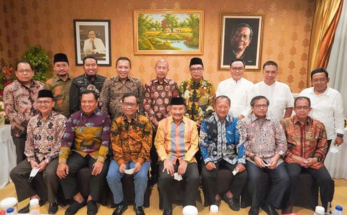 Bupati Pamekasan Bersama Tokoh Madura Silaturahmi ke Tempat Mahfud MD di Jakarta Bupati Pamekasan Bersama Tokoh Madura Silaturahmi ke Tempat Mahfud MD di Jakarta
