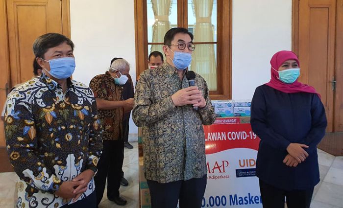 Gajah Tunggal Group Sumbang Pemprov Jatim 100 Ribu Masker Gajah Tunggal Group Sumbang Pemprov Jatim 100 Ribu Masker