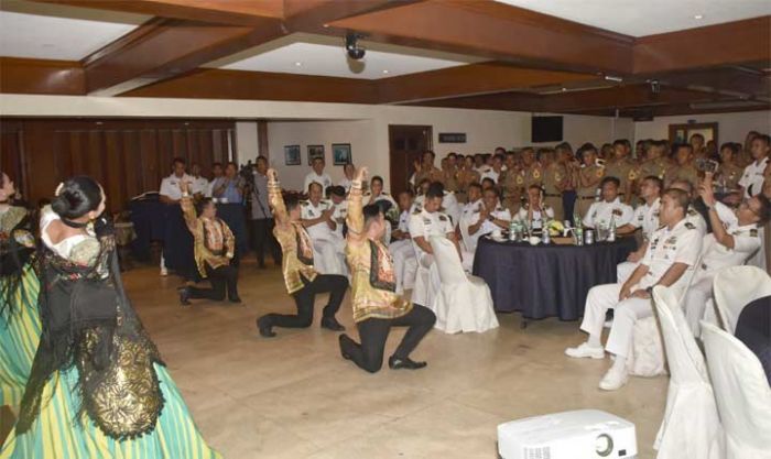 Ada yang Meriah Saat Philippines Navy Jamu Makan Malam Satgas KJK 2019 Ada yang Meriah Saat Philippines Navy Jamu Makan Malam Satgas KJK 2019