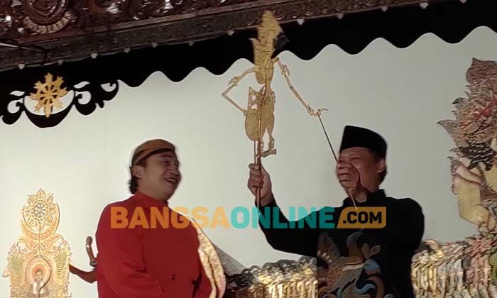 Tasyakuran Pembangunan Kantor, DPC PDIP Kabupaten Kediri Gelar Wayangan Semalam Suntuk Tasyakuran Pembangunan Kantor, DPC PDIP Kabupaten Kediri Gelar Wayangan Semalam Suntuk