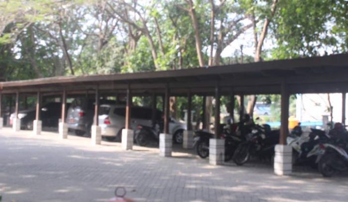 Bangunan Sudah Tua dan Lapuk, Area Parkir Gedung DPRD Pasuruan Rawan Ambruk