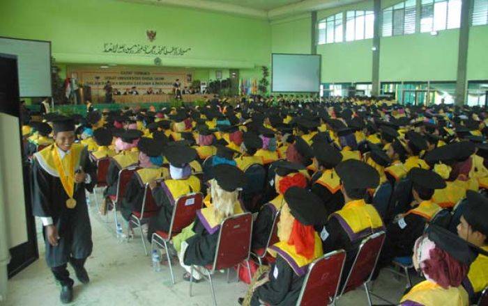 Undar Jombang tetap Gelar Wisuda Meski Dinonaktifkan Kemenristek Dikti