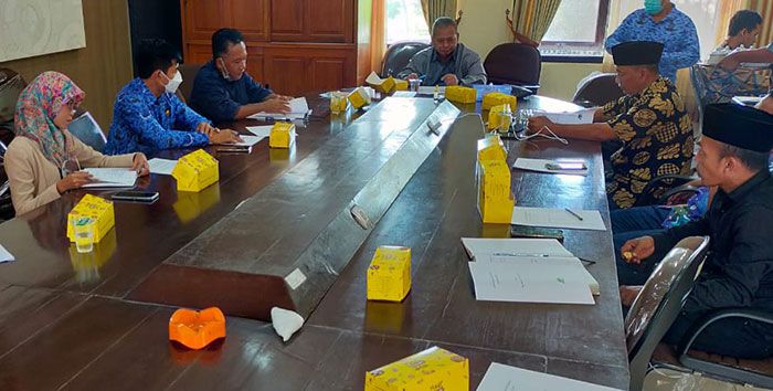 Raker dengan Komisi II DPRD Nganjuk, Dirut PDAU Paparkan Program Kerja Raker dengan Komisi II DPRD Nganjuk, Dirut PDAU Paparkan Program Kerja