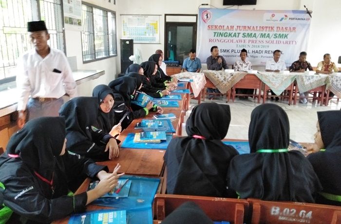 Santri Ponpes Al Hadi Rengel Terima Pelatihan Jurnalistik, Pengasuh: Menjadi Jurnalis Itu Indah Santri Ponpes Al Hadi Rengel Terima Pelatihan Jurnalistik, Pengasuh: Menjadi Jurnalis Itu Indah