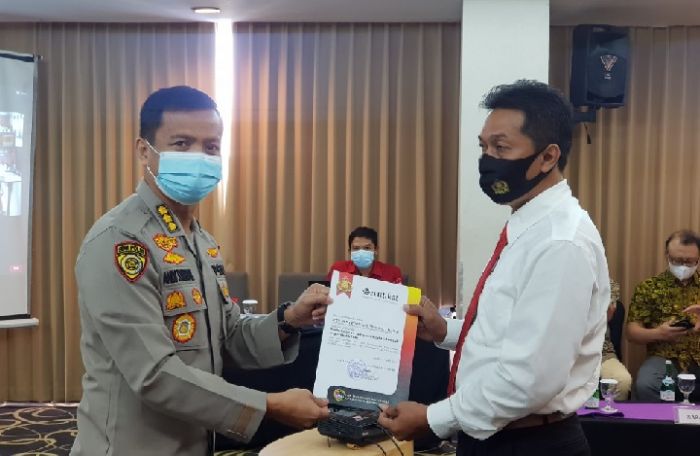 Pelatihan Kemampuan Linguistik Forensik, Dua Personel Polda Jatim Raih Nilai Sempurna Pelatihan Kemampuan Linguistik Forensik, Dua Personel Polda Jatim Raih Nilai Sempurna