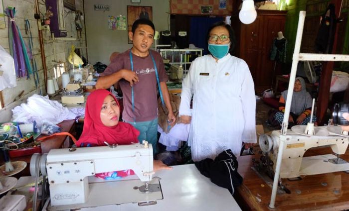 Dinsos Jatim Apresiasi Home Care Lansia Binaan ExxonMobil di Bojonegoro Dinsos Jatim Apresiasi Home Care Lansia Binaan ExxonMobil di Bojonegoro