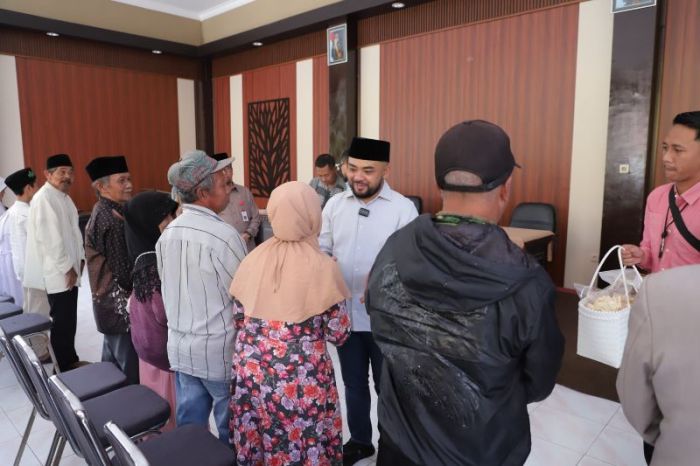 Wakil Wali Kota Batu Serahkan Santunan Anak Yatim,Dhuafa dan Insentif Tamir se-Kecamatan Junrejo Wakil Wali Kota Batu Serahkan Santunan Anak Yatim,Dhuafa dan Insentif Tamir se-Kecamatan Junrejo