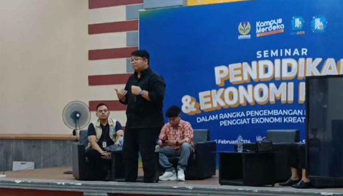 Staf Khusus Presiden Isi Seminar di Universitas PGRI Argopuro Jember Staf Khusus Presiden Isi Seminar di Universitas PGRI Argopuro Jember