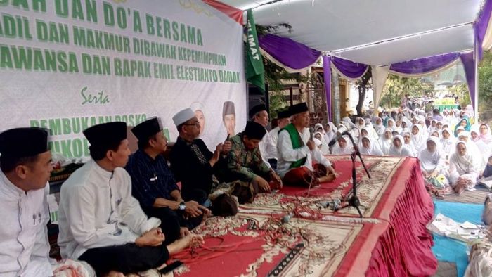 Kiai Asep Pernah Jadi Kuli Bangunan, Kini Jadi Miliarder Berkat Salat Hajat Ini Kiai Asep Pernah Jadi Kuli Bangunan, Kini Jadi Miliarder Berkat Salat Hajat Ini