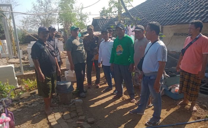 Warga Dusun Jurangpelen I Kerja Bakti Bantu Bedah Rumah Warga Dusun Jurangpelen I Kerja Bakti Bantu Bedah Rumah
