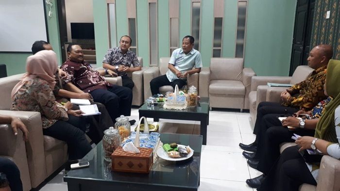 Temukan Sejumlah Jalan Rusak, Ketua DPRD Lamongan Panggil Kadis PU Bina Marga Temukan Sejumlah Jalan Rusak, Ketua DPRD Lamongan Panggil Kadis PU Bina Marga