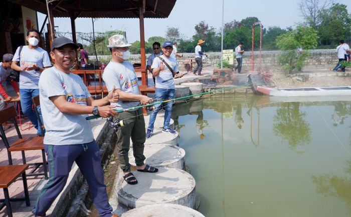 Mancing Bareng, Kajari Gresik Ajak Wartawan Kerja Sama Dalam Penegakan Hukum