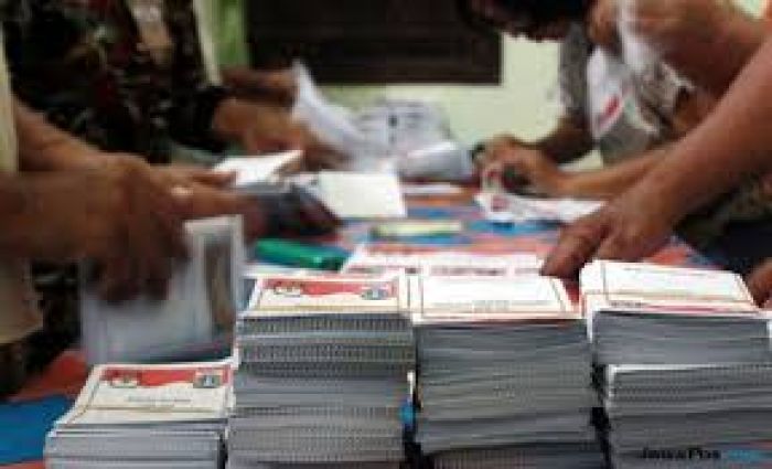 Bawaslu Jember Pertanyakan Beda Jumlah DPT dan Formulir DA Bawaslu Jember Pertanyakan Beda Jumlah DPT dan Formulir DA