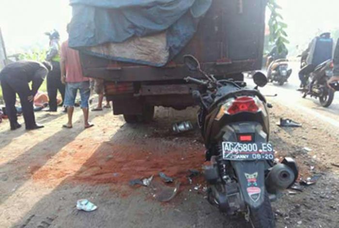 Diduga Ngantuk, Motor Tabrak Truk Parkir di Bypass Krian, Satu Keluarga Asal Kediri Tewas Seketika