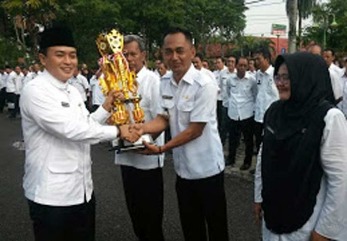 Bupati Pamekasan Beri Apresiasi Terhadap Camat, Lurah, dan Kades yang Lunas Pajak Bupati Pamekasan Beri Apresiasi Terhadap Camat, Lurah, dan Kades yang Lunas Pajak