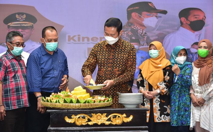 Bupati Yuhronur: 100 Hari Kerja untuk Dongkrak Kinerja ASN dalam Melayani Masyarakat Bupati Yuhronur: 100 Hari Kerja untuk Dongkrak Kinerja ASN dalam Melayani Masyarakat