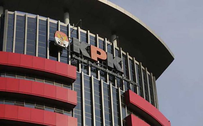 Selain Rumah Dinas Bupati Situbondo, KPK Juga Geledah Kantor PUPP dan 2 Rumah Pribadi Selain Rumah Dinas Bupati Situbondo, KPK Juga Geledah Kantor PUPP dan 2 Rumah Pribadi