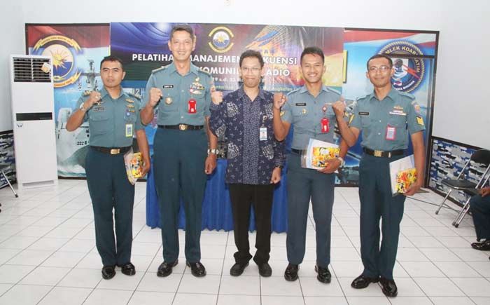 Kadiskomlek Armatim Tutup Pelatihan Manajemen Frekuensi